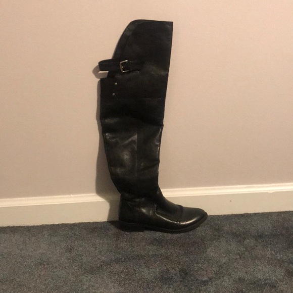 High black boots - Picture 2 of 3